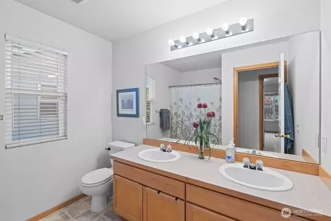 Bath - 4529 115th Pl SE, Everett, WA 98208 photo 4 of 4
