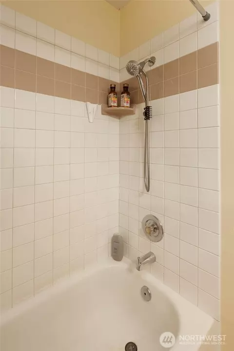 Bath - 13318 47th Ave SE, Mill Creek, WA 98012 photo 2 of 3