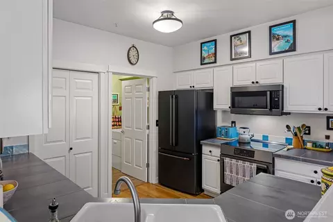 Kitchen - 2009 196th St SE #E104, Bothell, WA 98012 photo 2 of 3