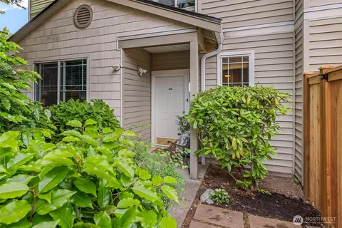 2009 196th St SE #E104, Bothell, WA 98012