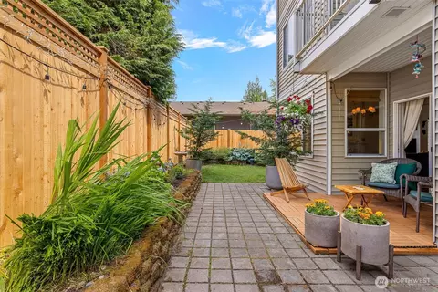 2009 196th St SE #E104, Bothell, WA 98012