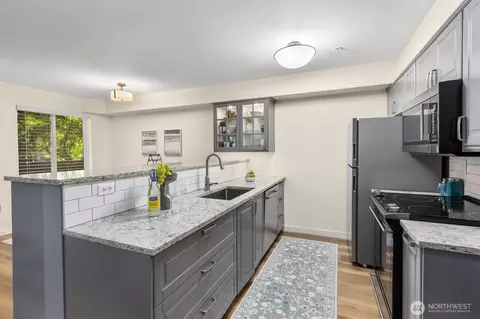5501 Lakemont Blvd SE #102, Bellevue, WA 98006