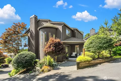 13419 Holmes Point Dr NE, Kirkland, WA 98034