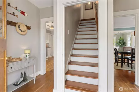 Entry Way - 1920 16th St, Everett, WA 98201 photo 2 of 2