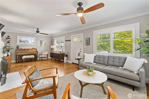 Living - 1920 16th St, Everett, WA 98201 photo 1 of 3