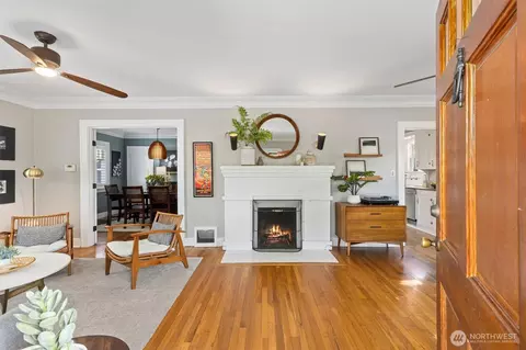 Entry Way - 1920 16th St, Everett, WA 98201 photo 1 of 2