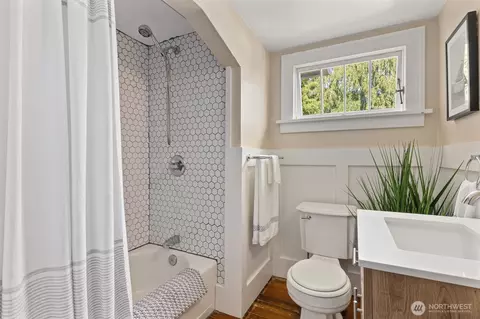 Bath - 1920 16th St, Everett, WA 98201 photo 1 of 2