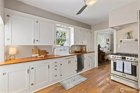 Kitchen - 1920 16th St, Everett, WA 98201 photo 3 of 4