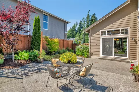 Exterior - 216 233rd Pl SE, Bothell, WA 98021 photo 6 of 9