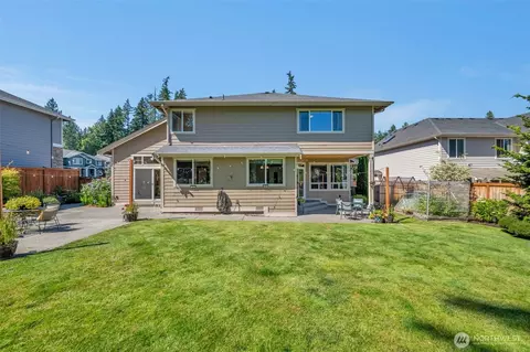 Exterior - 216 233rd Pl SE, Bothell, WA 98021 photo 7 of 9
