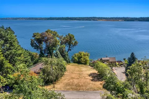 12422 SW Bachelor Rd, Vashon, WA 98070