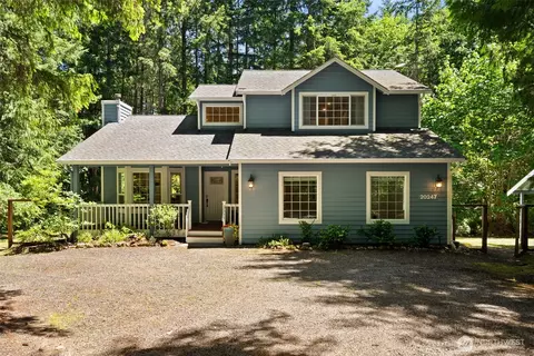 20247 NE Robin Ln, Suquamish, WA 98392