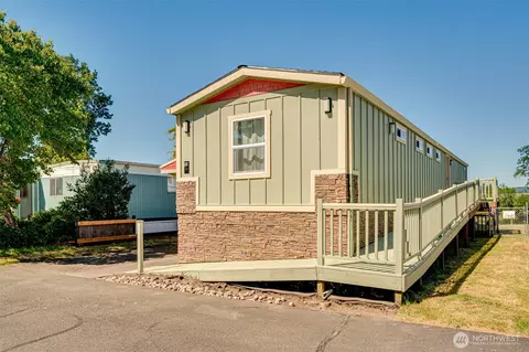 39100 NW Pacific Hwy NW #36, Woodland, WA 98674