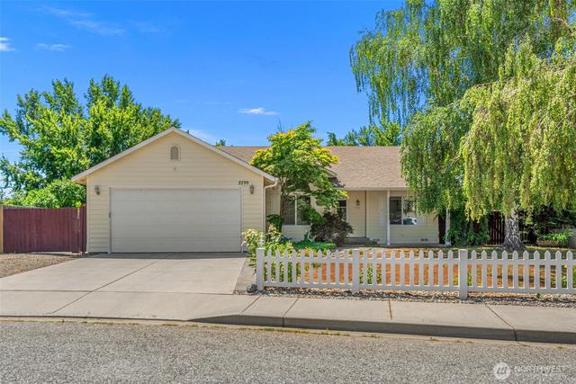 2299 E Veedol Dr, East Wenatchee, WA 98802