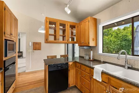 Kitchen - 1677 N Fork Rd, Chehalis, WA 98532 photo 2 of 3