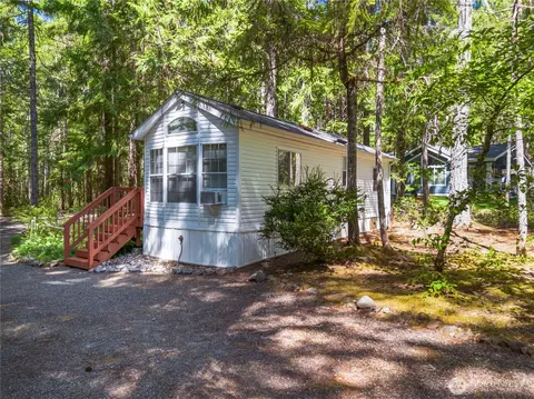 421 N Mt Jupiter Dr, Hoodsport, WA 98548