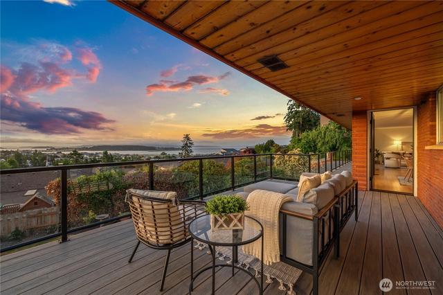 675 SW Franklin Ct, Oak Harbor, WA 98277