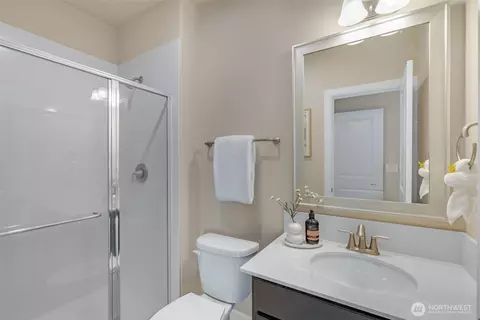 Bath - 17429 40th Dr SE, Bothell, WA 98012 photo 2 of 4