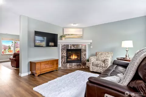 Living - 4023 153rd Pl SE, Bothell, WA 98012 photo 2 of 4
