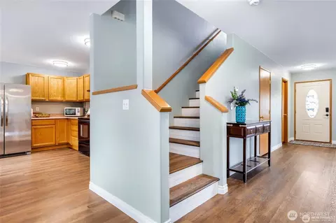 Entry Way - 4023 153rd Pl SE, Bothell, WA 98012 photo 2 of 3