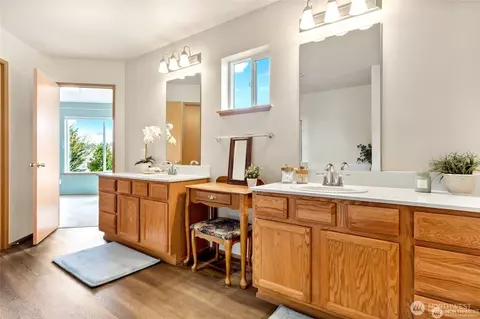 Bath - 4023 153rd Pl SE, Bothell, WA 98012 photo 4 of 4