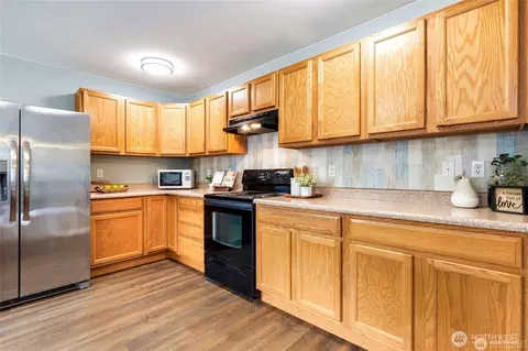 Kitchen - 4023 153rd Pl SE, Bothell, WA 98012 photo 3 of 3