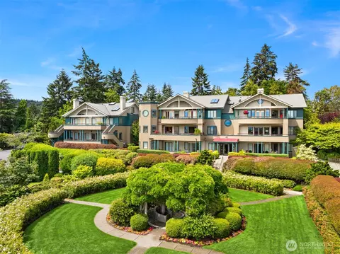 470 Wood Ave SW #2A, Bainbridge Island, WA 98110