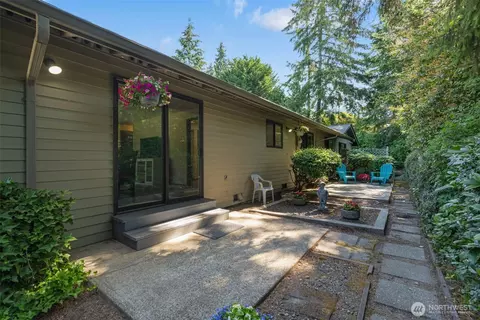 24832 12th Ave S, Des Moines, WA 98198