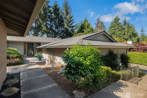 24832 12th Ave S, Des Moines, WA 98198