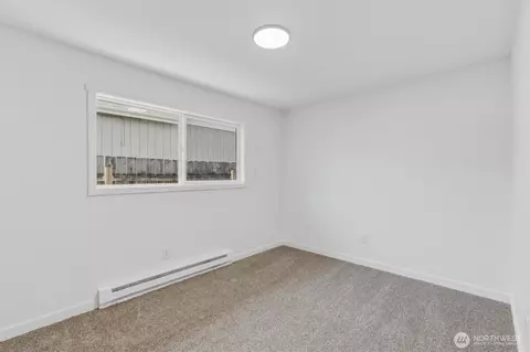 Bedroom - 360 24th Ave, Longview, WA 98632 photo 4 of 9