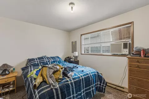 Bedroom - 360 24th Ave, Longview, WA 98632 photo 3 of 9