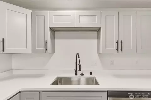 Kitchen - 360 24th Ave, Longview, WA 98632 photo 5 of 6