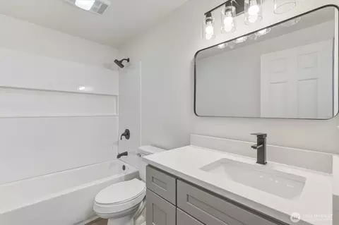 Bath - 360 24th Ave, Longview, WA 98632 photo 2 of 2