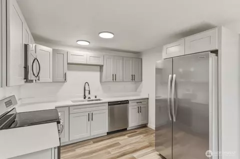 Kitchen - 360 24th Ave, Longview, WA 98632 photo 4 of 6