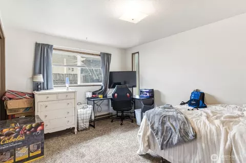 Bedroom - 360 24th Ave, Longview, WA 98632 photo 1 of 9