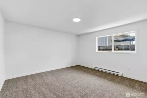 Bedroom - 360 24th Ave, Longview, WA 98632 photo 7 of 9