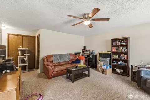 Living - 360 24th Ave, Longview, WA 98632 photo 1 of 4