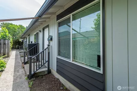 Exterior - 360 24th Ave, Longview, WA 98632 photo 4 of 5