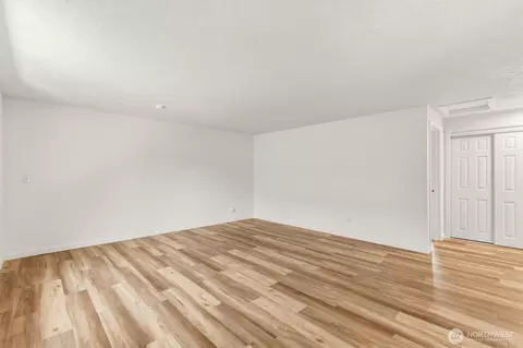 Living - 360 24th Ave, Longview, WA 98632 photo 2 of 4