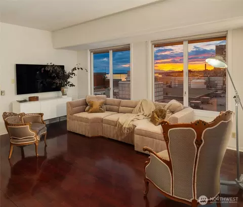 98 Union St #810, Seattle, WA 98101