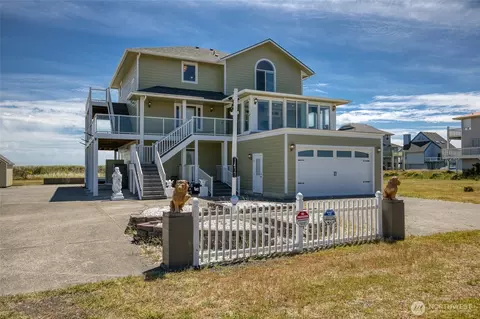 1477 Ocean Crest Ave, Ocean Shores, WA 98569