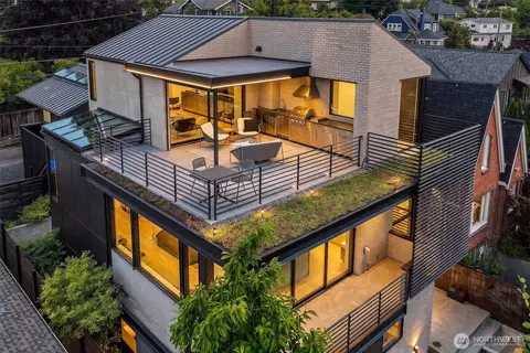 7516 E Green Lake Dr N, Seattle, WA 98103