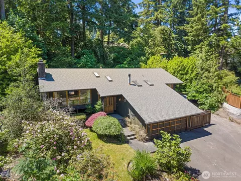 145 Big Bear Pl NW, Issaquah, WA 98027