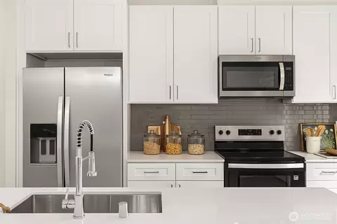 Kitchen - 1518 Hollow Dale Pl #E, Everett, WA 98204 photo 5 of 6