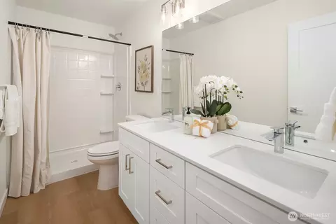 Bath - 1518 Hollow Dale Pl #E, Everett, WA 98204 photo 1 of 2
