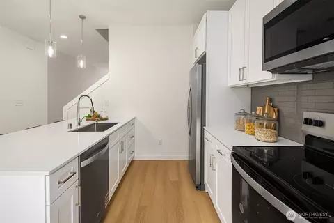 Kitchen - 1518 Hollow Dale Pl #E, Everett, WA 98204 photo 4 of 6