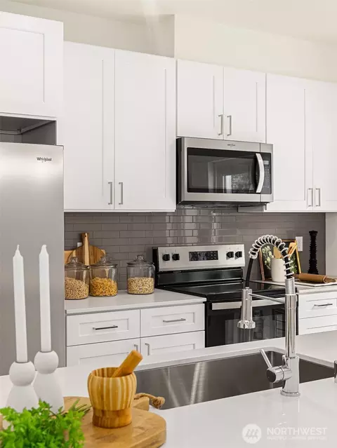 Kitchen - 1518 Hollow Dale Pl #E, Everett, WA 98204 photo 6 of 6