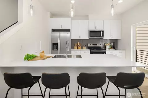Kitchen - 1518 Hollow Dale Pl #E, Everett, WA 98204 photo 2 of 6