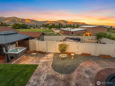 1428 NE Terrace Ct, East Wenatchee, WA 98802