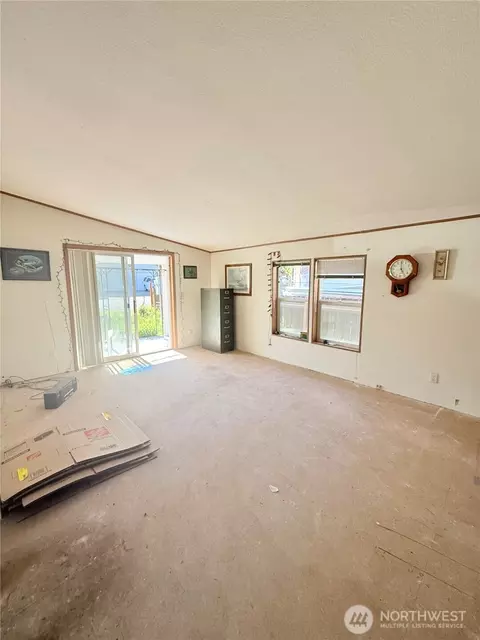 Living - 306 C Ave N, Conconully, WA 98819 photo 2 of 3